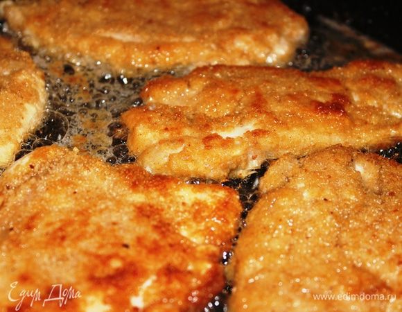 Следует следить, чтобы грудки не подгорели, вовремя перевернуть. Крышкой накрывать не надо!