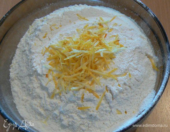  отдельно смешиваем  все сухие ингредиенты, 