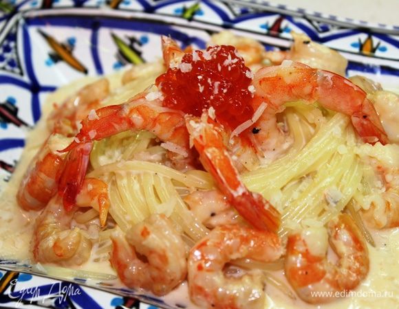 Блюдо готово. Подавайте обязательно в горячем виде...украсьте креветками с хвостиками, а ткже красной икрой. Приятного аппетита!!!