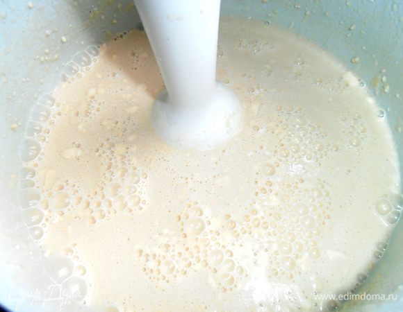 Взбиваем до исчезновения всех комочков! Если тесто постоит немного — неплохо, но и сразу можно тоже печь!