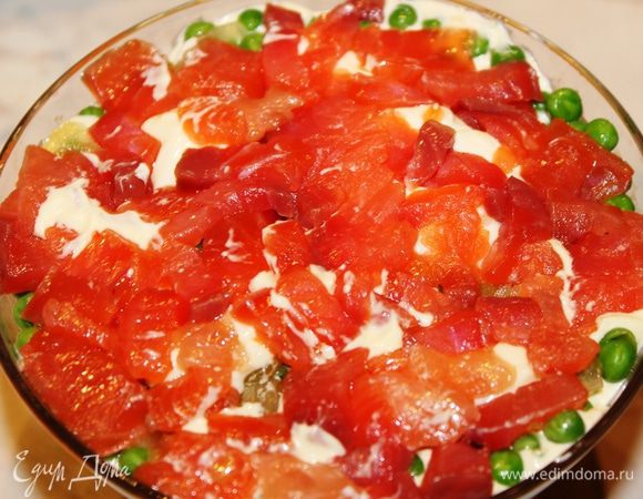 слой 5 - слабосоленая семга, мелко нарезанная