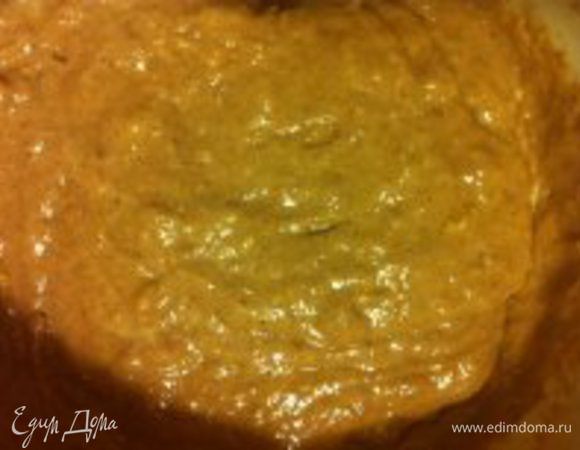 Затем добавьте бананы со сметаной, ромом и оставшуюся муку - также аккуратно перемешайте