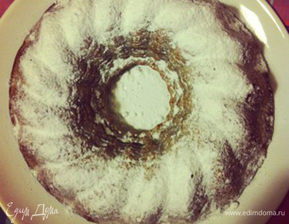 Готовый пирог остудите сначала в форме, потом на решетке. Можно присыпать сахарной пудрой! Приятного аппетита