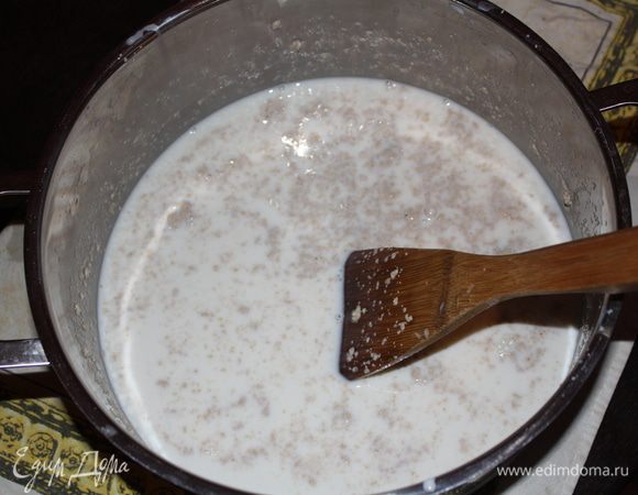 Все хорошенько перемешиваем деревянной лопаткой.