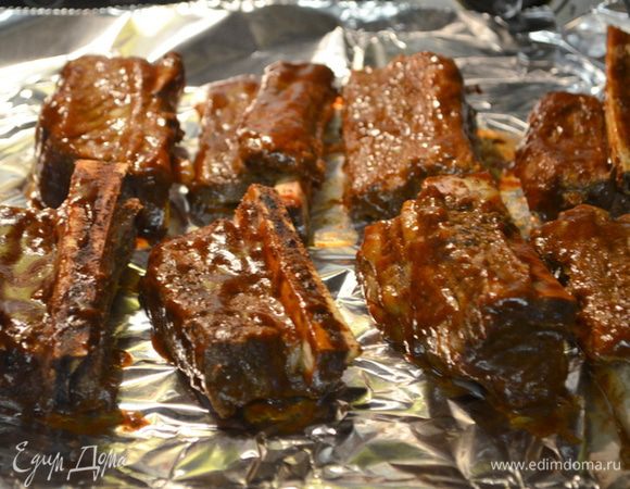 Выложим обратно на противень с фольгой. Включим режим гриля в духовке,если у вас нет, то просто тем-ру духовки поднимем до 180 или 200 гр. И  готовим еще 15 мин.