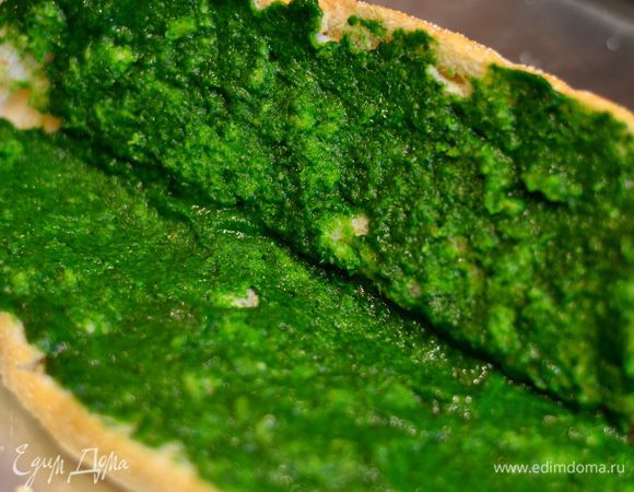 Обильно намазать пастой.