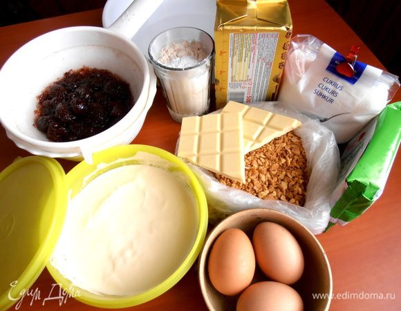 Продукты...Крахмал нужен пополам с мукой,но у меня оставалась его ложка с горкой,поэтому в остальном положила обычную муку.