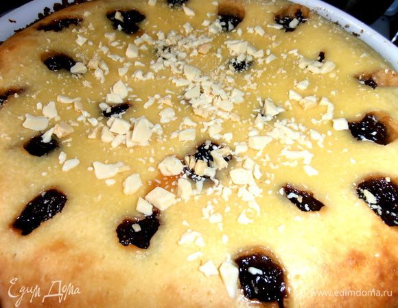 Выпекается долго,40 минут при т.175*.Но за 5 минут до готовности вынула форму и решила посыпать своим любимым белым шоколадом!