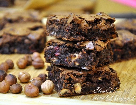 Сверху можно присыпать сахарной пудрой, но мне показалось это лишним)))
Приятного аппетита!!!!!!!!