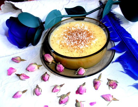 Крем можно переложить в банку с крышкой и отложить до приготовления тортика... О том, куда я его применила, напишу позже)))