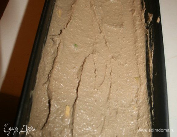 Готовый паштет выложить в форму (у меня для кекса).