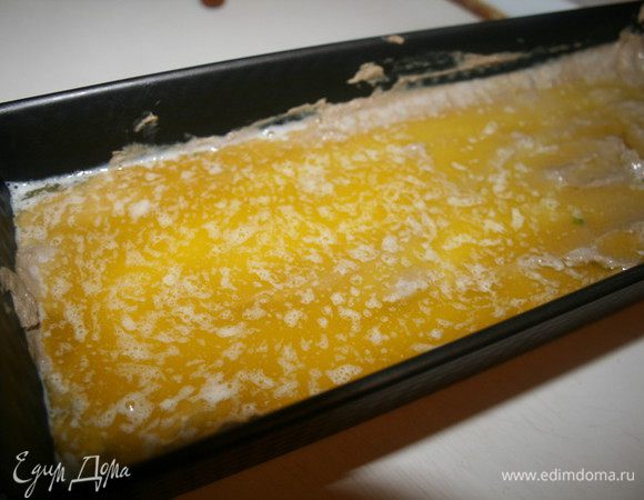 Растопить сливочное масло и залить им наш паштет. Накрыть пищевой плёнкой и убрать в холодильник.
Паштет очень вкусный, идеально на завтрак с ржаными гренками. Паштета получается очень много, хватит на всех!