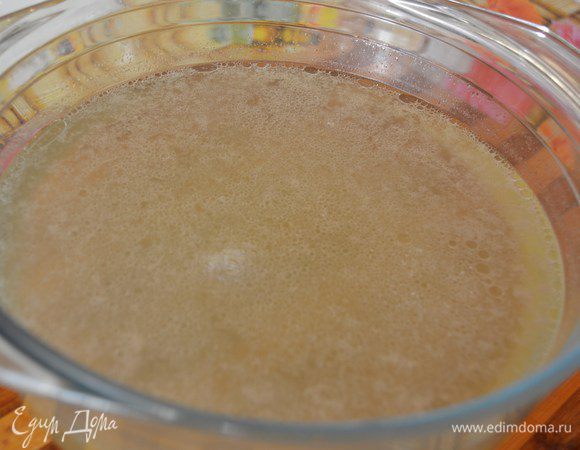 Из бульона вынуть содержимое. Процедить несколько раз.