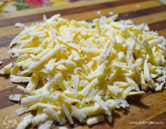 А остальные 200 гр. натереть на крупной терке.