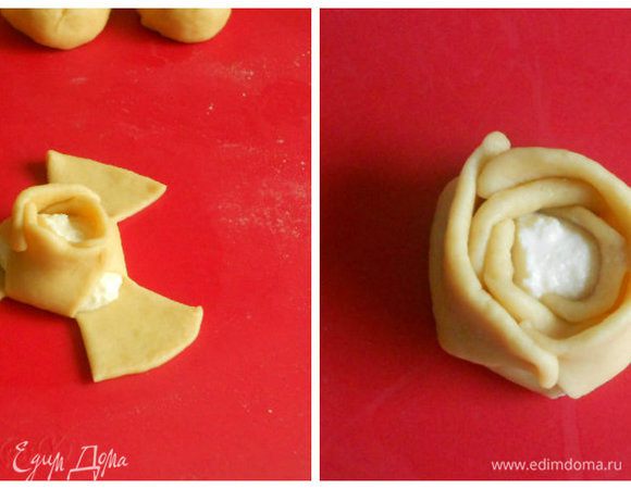  Затем точно также соединить в наружный круг оставшиеся 3 лепестка. Нужно хорошо прижимать тесто, иначе при выпечке "лепестки" распадутся. 