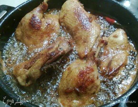 Через час-полтора получается мягкая, ароматная и очень вкусная утка.