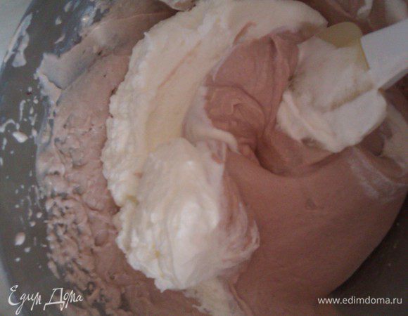 крем №  2 
из сливочного сыра : 

Сыры (маскарпоне и филадельфия или подобный) смешать с сах пудрой, ванилью и какао. Взбить.