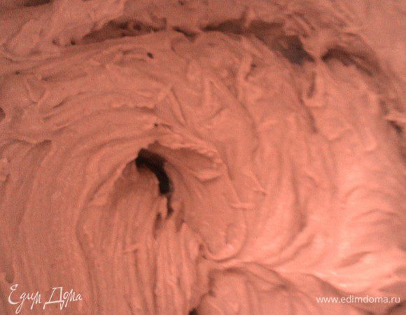 Сливки взбить , аккуратно смешать с кремом из сыра.
Убрать в холодильник.
