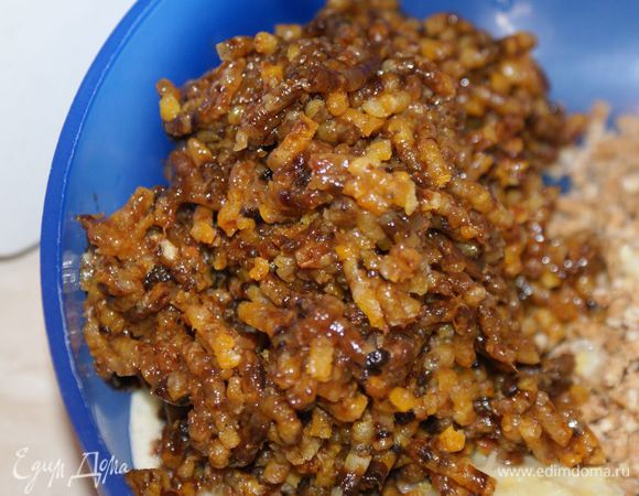 Сухофрукты хорошо промойте и также пропустите через мясорубку.