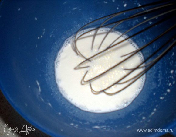 Слегка перемешиваем, чтобы порошок растворился.