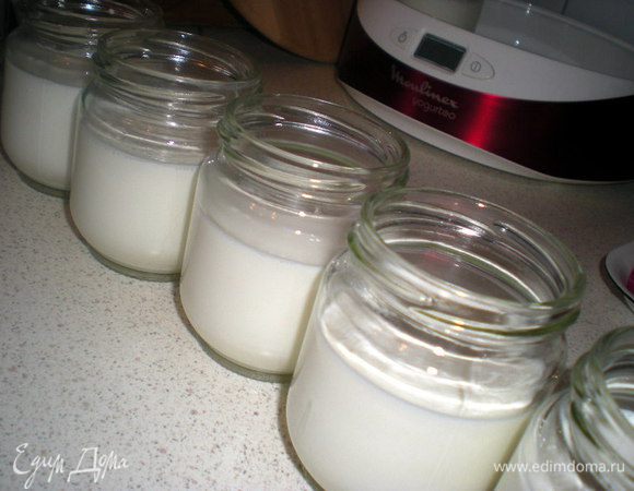 Равномерно разливаем по баночкам.