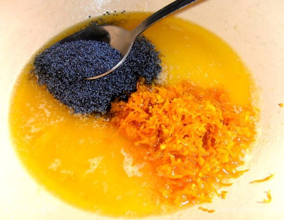 Добавить к маргарину.