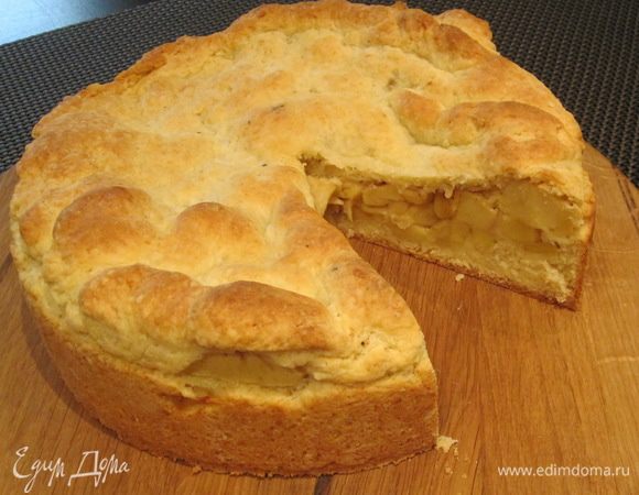 Духовку разогреть на 180 градусов. Выпекать 45 мин.
Тесто может очень быстро зарумяниться сверху. Через минут 20 после начала выпекания, я беру лист бумаги, смачиваю водой, и кладу сверху на пирог.