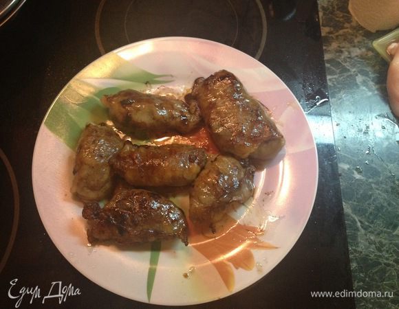 Так как блюдо получается довольно жирное, рекомендую подавать либо с рисом, либо с гречкой, но тут на любителя. Главное не пейте ничего холодного после. 
Хугабша можно также готовить на решетке над углями. 