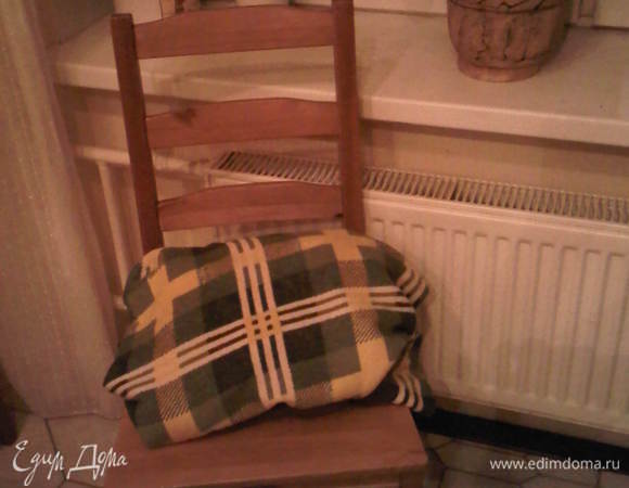 Укутываем, как лялечку, на ночь и оставляем в полном покое на 5-10 часов. Но если простоит и чуть дольше, не страшно. Я обычно ставлю на ночь и все без проблем срабатывало, независимо от того сколь долгой у меня получалась ночь. :) Все! Идем спокойно спать и смотреть сны о приятном завтраке со свежим натуральным йогуртом!