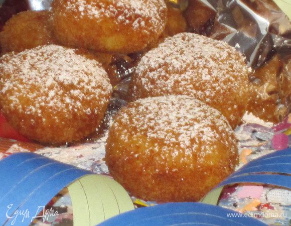 Посыпать сахарной пудрой. Приятного аппетита:)