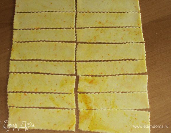 ..... нарезать  полоски 6 х 3 см......