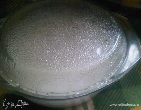 Смотрите как ему уютно и тепло спалось! :)