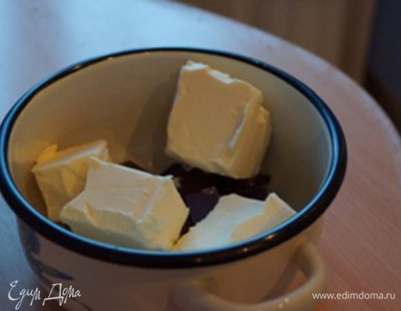 Смешать масло и шоколад