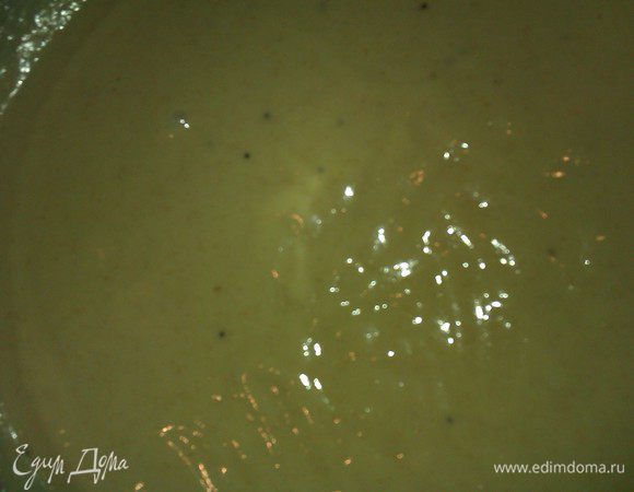 ввести в массу из фруктов, взбить блендером/миксером до однородности  и на медленном  огне постоянно помешивая довести до загустения. Как загустело и булькнуло пару раз – готово.