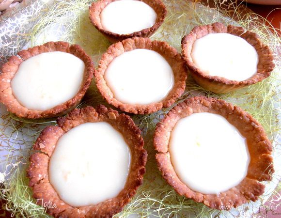 Заполняем нашим вкуснейшим кремом белые корзиночки...