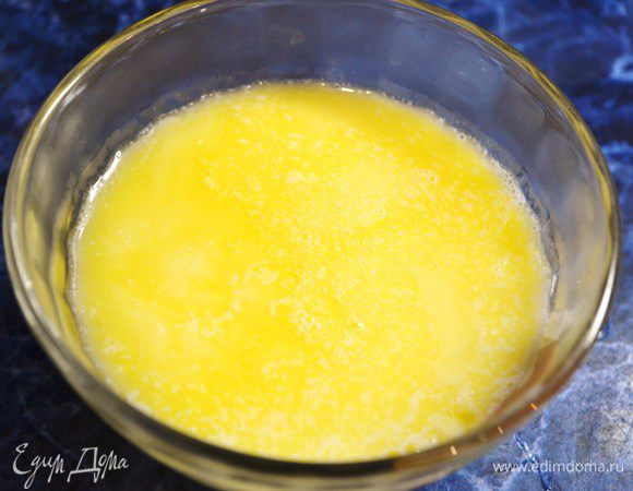 Растопить сливочное масло. Остудить.