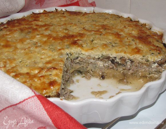 Подаем горячей. Если запеканка осталась, на следующий день можно подогреть в микроволновке. )))