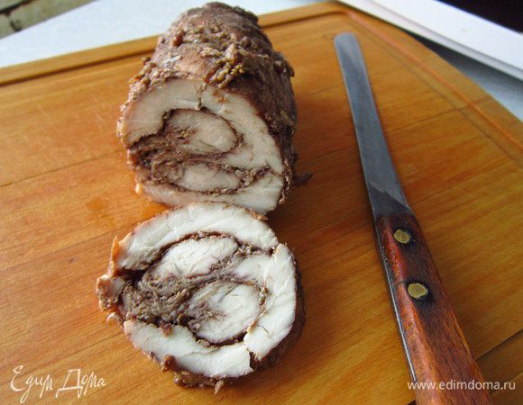 Готовую пастрому освободить от фольги и ниток, нарезать на ломтики и приятного аппетита!