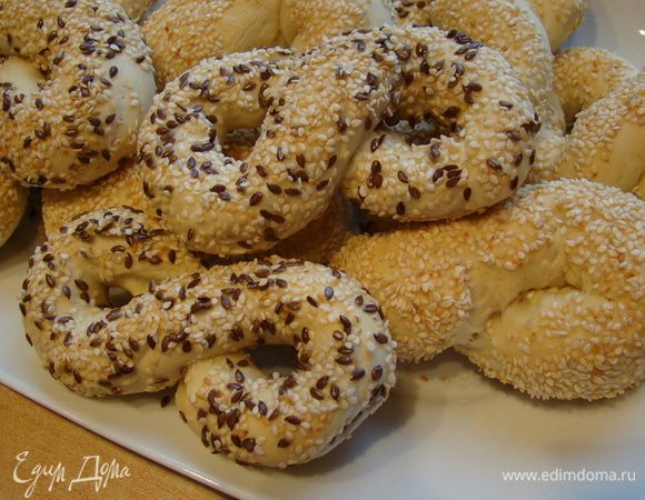 Это я сегодня сделала: посыпали кунжут+семя льна и крупная соль