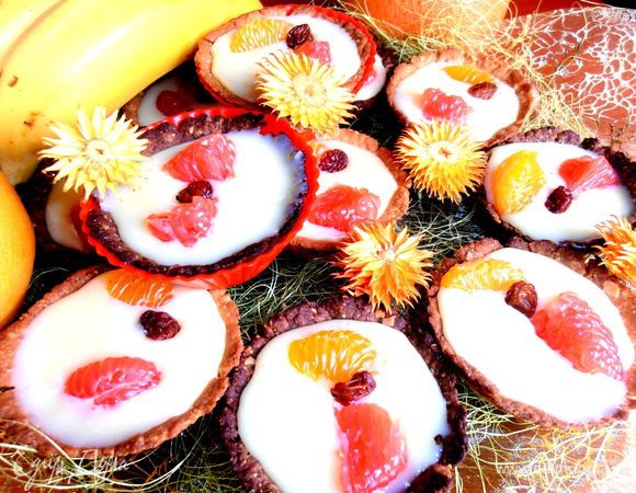 Подать такой крем предлагаю в миндальных корзиночках(http://www.edimdoma.ru/retsepty/51201-mindalnye-korzinochki-polnye-shokoladnogo-krema)