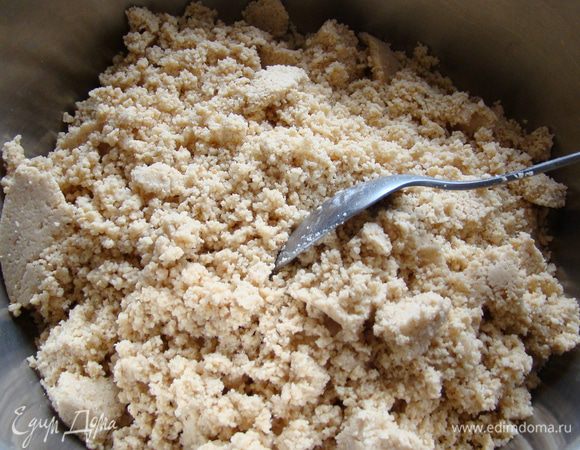 Измельчить с помощью мясорубки или блендера, добавить муку - тщательно перемешать
