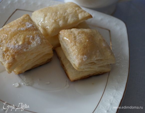 Готовые слойки полить медом. Приятного чаепития!!!