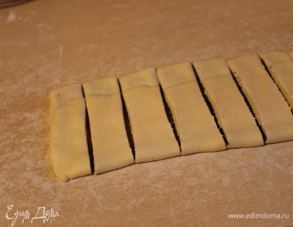 разрезать на полоски.