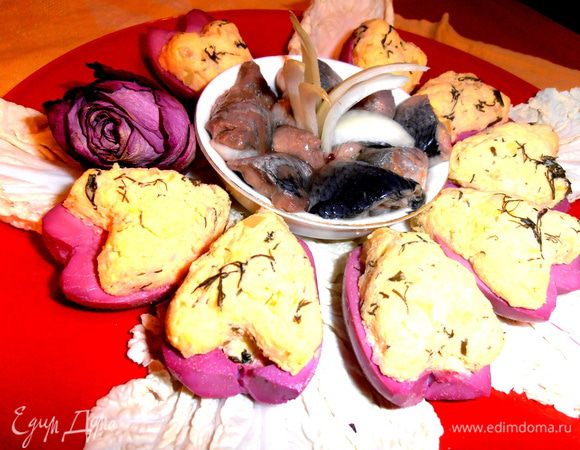 Совет...Белки можно замочить в свекле на ночь и поставить в холодильник-будет только ярче!