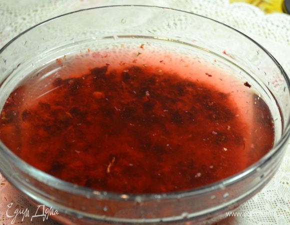 Ягод залить 600 мл холодной воды.