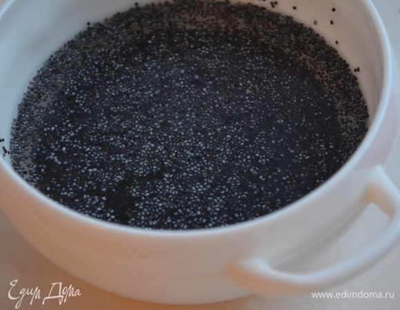 Мак залить кипятком и оставить набухать 1 час