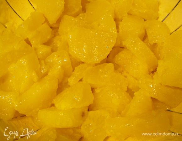 Откидываем его на дуршлаг, хорошенько просушиваем. Добавляем гусиный жир (или сливочное масло). Аккуратно перемешиваем, чтобы картофель был равномерно пропитан. Так его можно оставить отдохнуть. 
