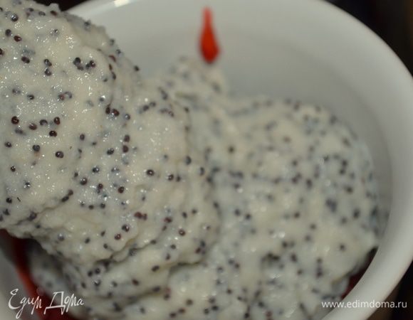 сверху выкладываем манную кашу, убираем в холодильник на ночь.