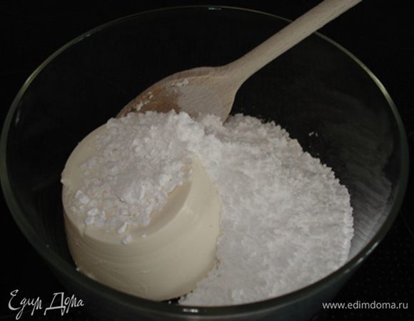 Фисташковый слой с рикоттой:

Рикотту соединить  с сах.пудрой.
Яйцо соединить с желтком.