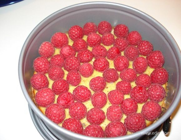 Сборка:

На слой из рикотты положить малину